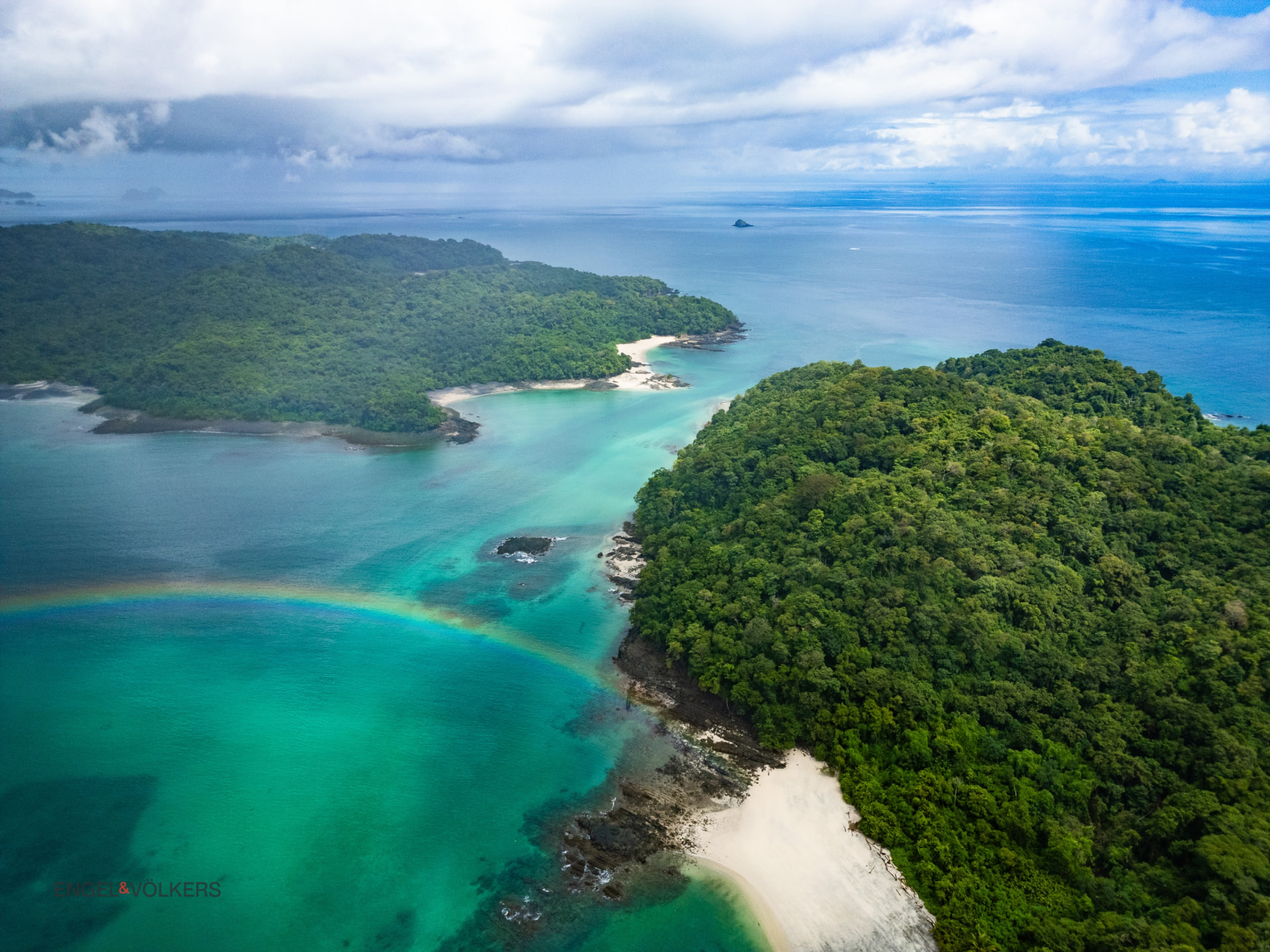 Aerial view of a titled private island in Panama — Engel & Völkers