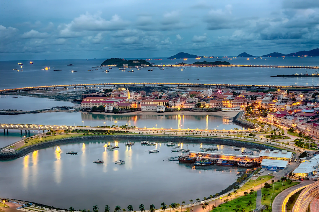 Panama geography — coast and canal
